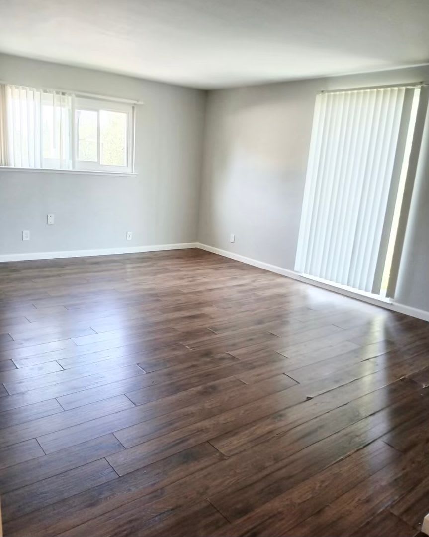 Remodeled 2 Bedroom Unit in Four-Plex in Roseville – photo 2