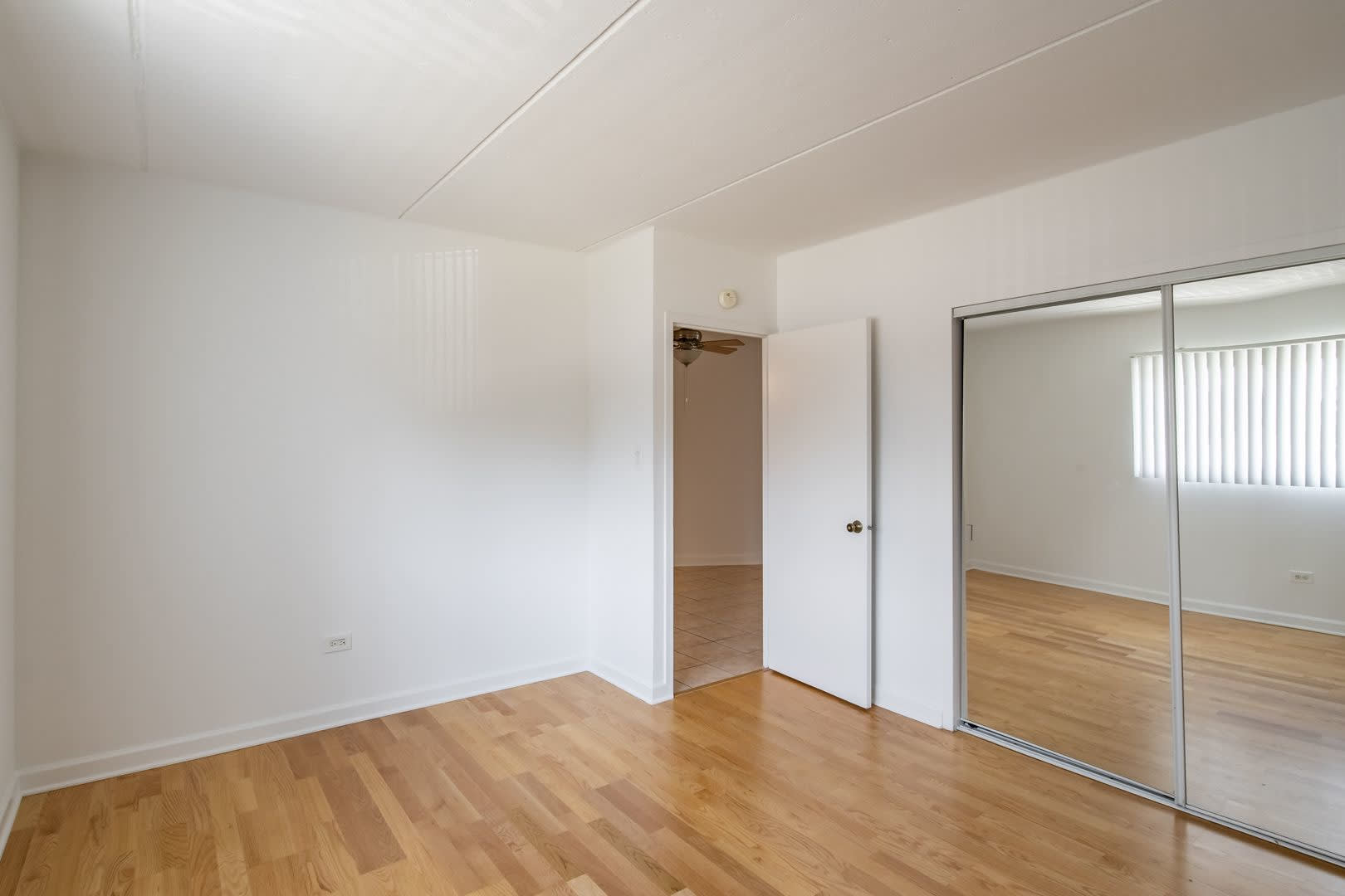 Deluxe One Bed/One Bath Apartment + Private Balcony – photo 4