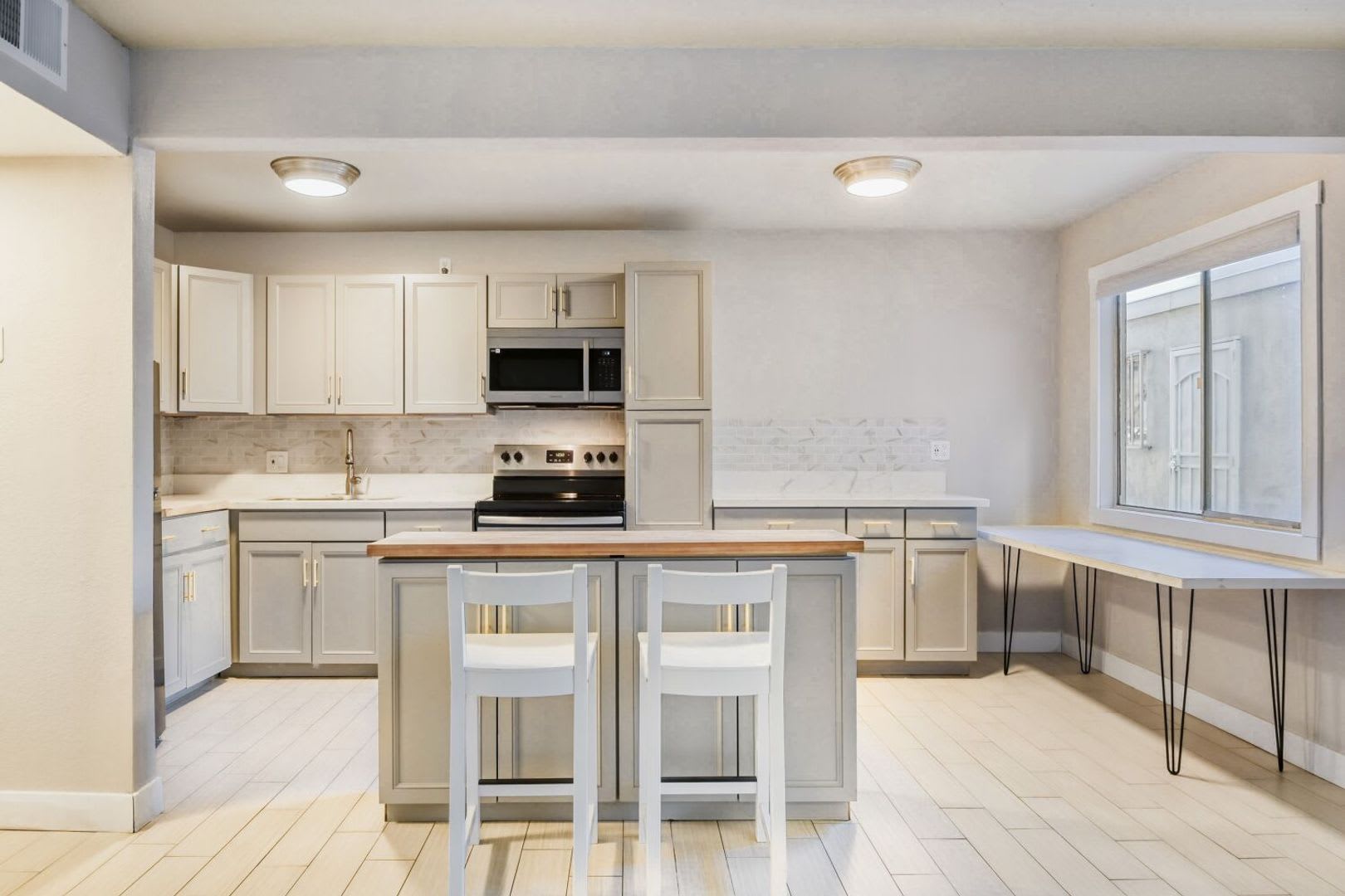 Move In Special First Month S Rent Is Free Upgraded 1 Bedroom Condo Near Freeway With Community Pool – photo 1