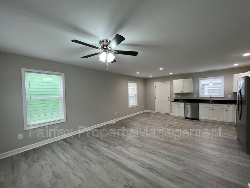 2307 Owen St – photo 2