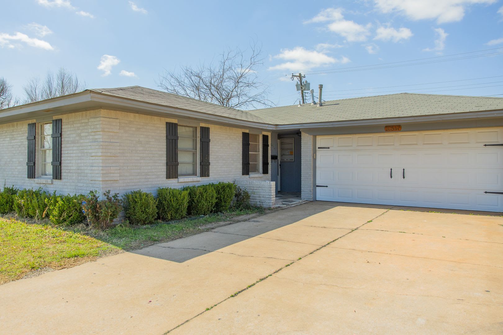 Beautiful home for lease near Hefner & Penn – photo 2