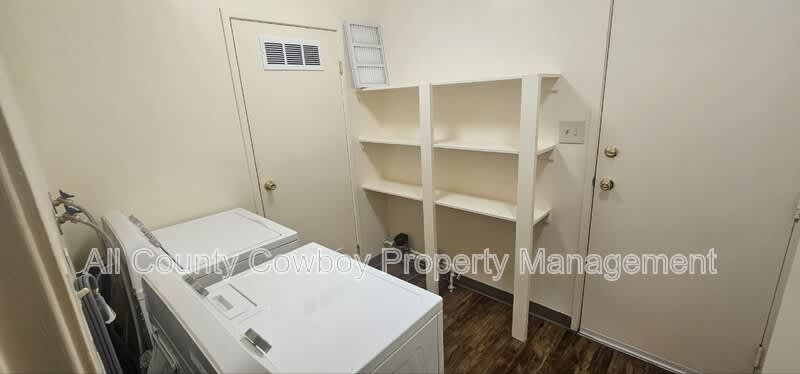 1017 E 8th St – photo 5