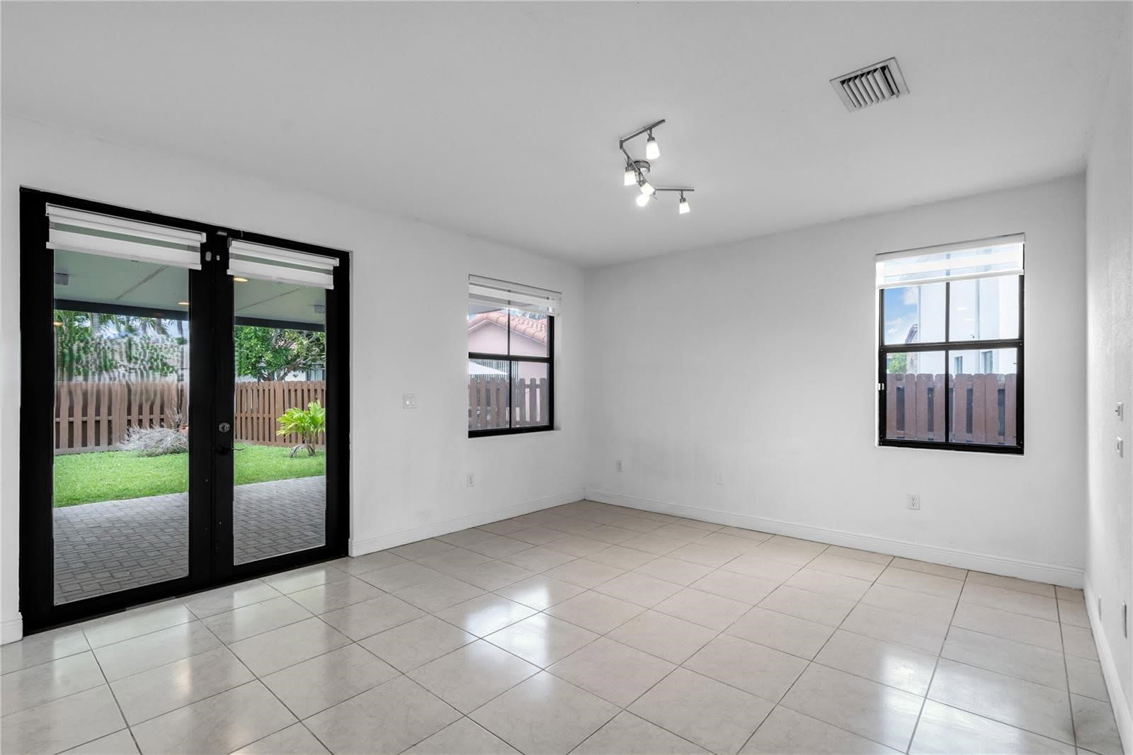 9925 Northwest 10th Street – photo 5