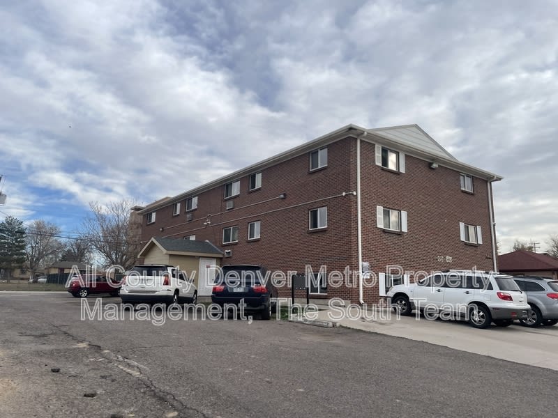 1676 Hanover St – photo 1