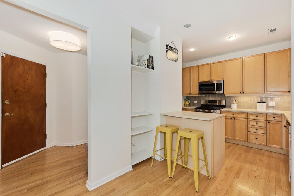 2439 N Burling St – photo 4