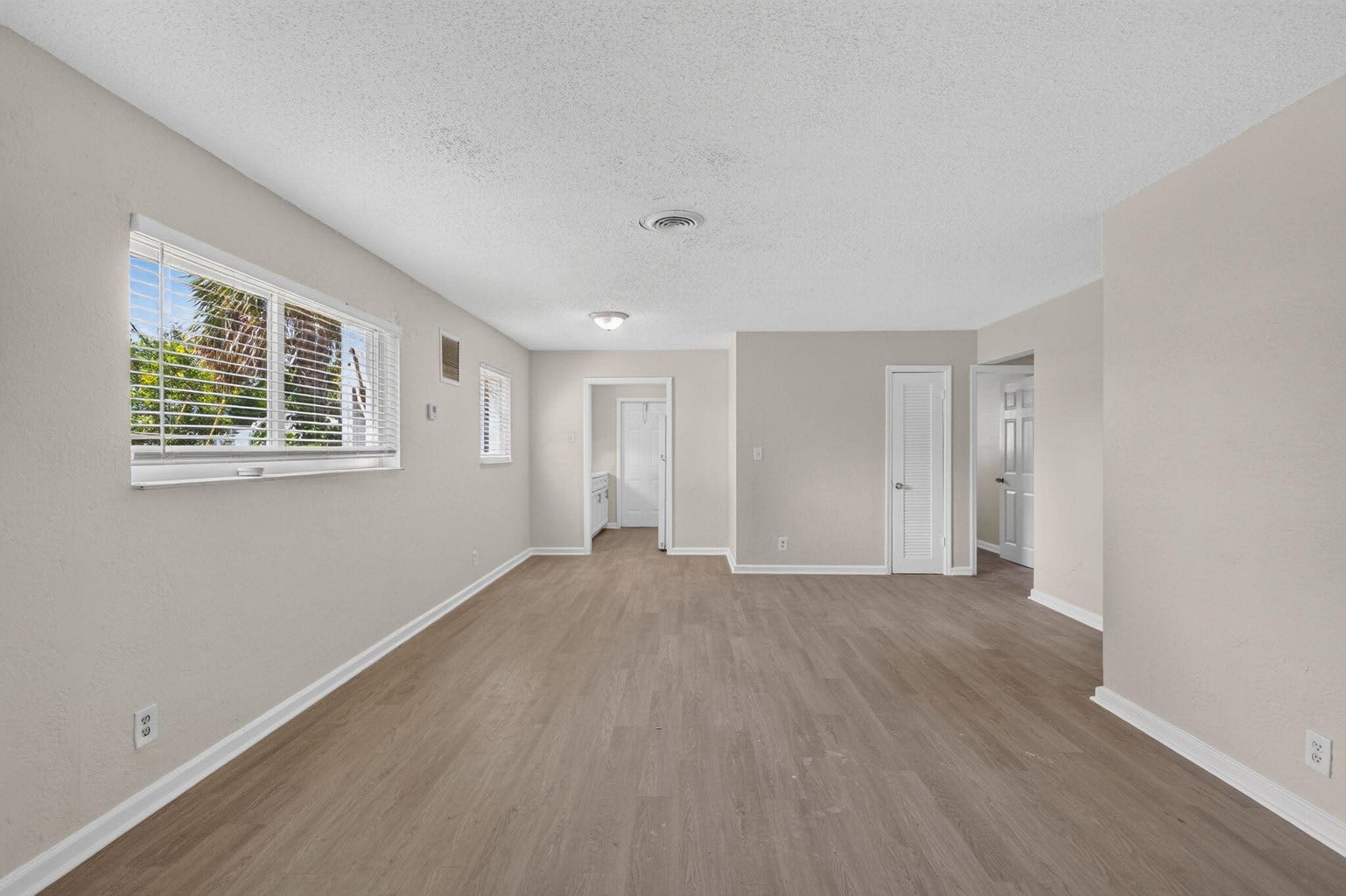2961 Northeast 7th Avenue – photo 3
