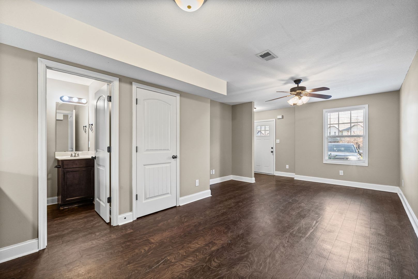 Pet Friendly Two Bedroom – photo 4