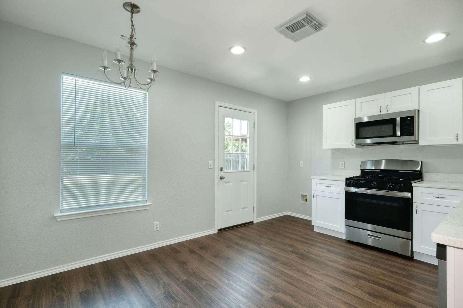 14312 Cummins Way – photo 3