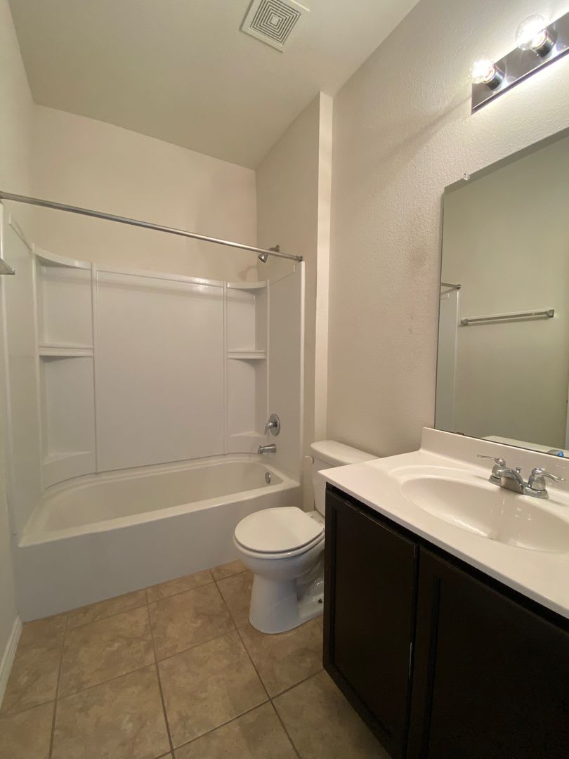 Need space? Huge 2 story home in Trimmier Estates! – photo 4