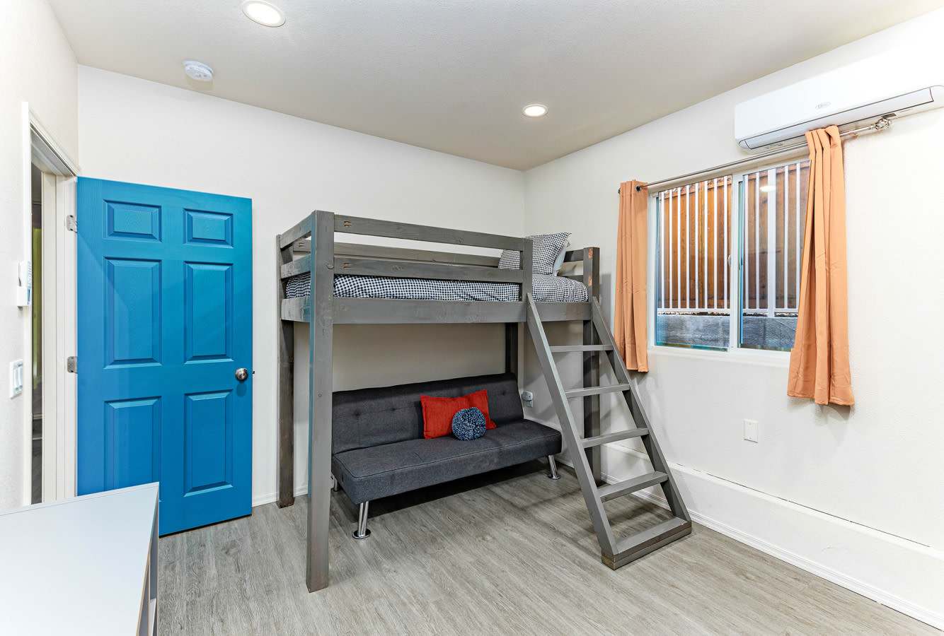 820 Avalon Ave – photo 3
