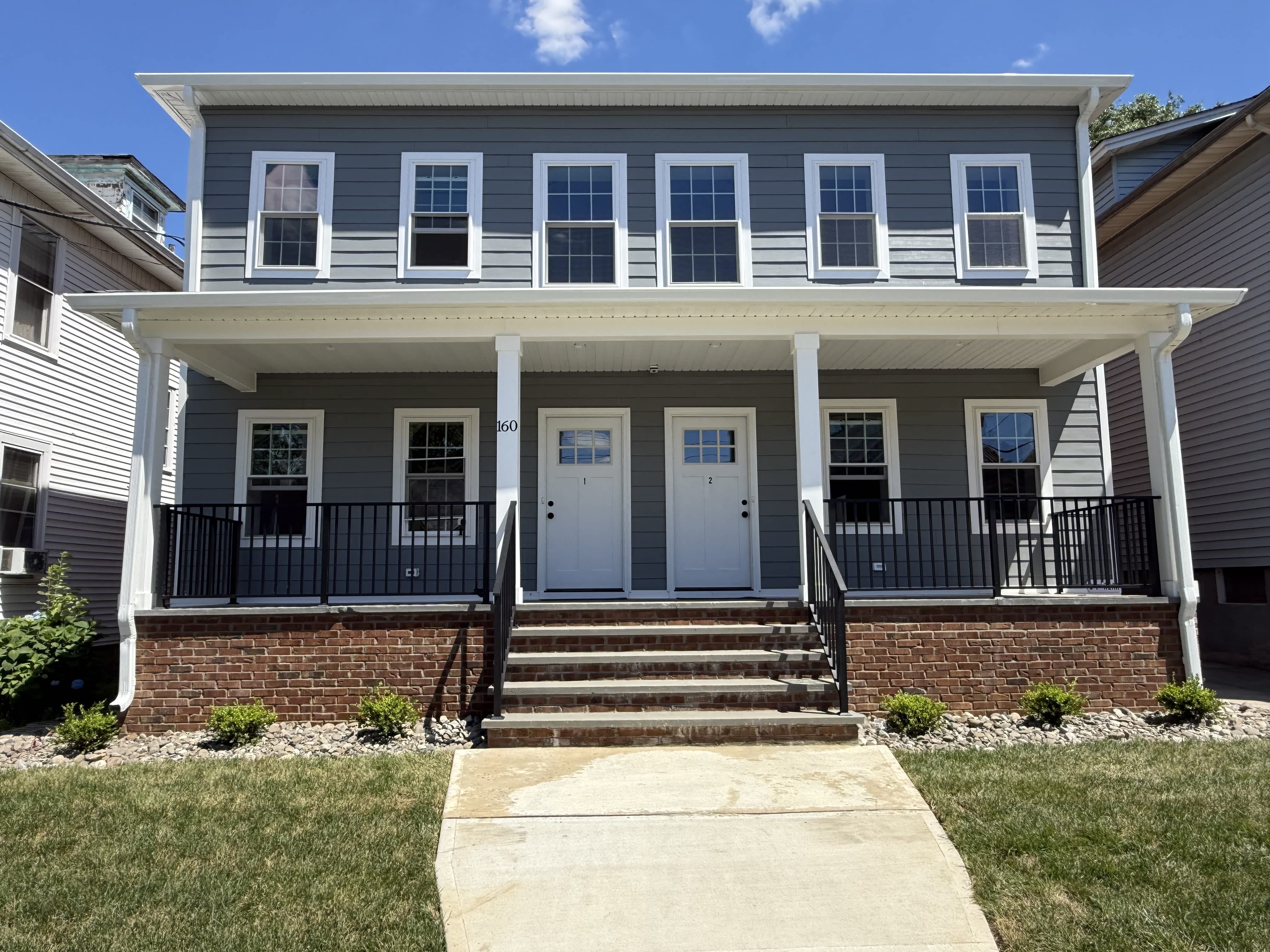 160 Main St – photo 1