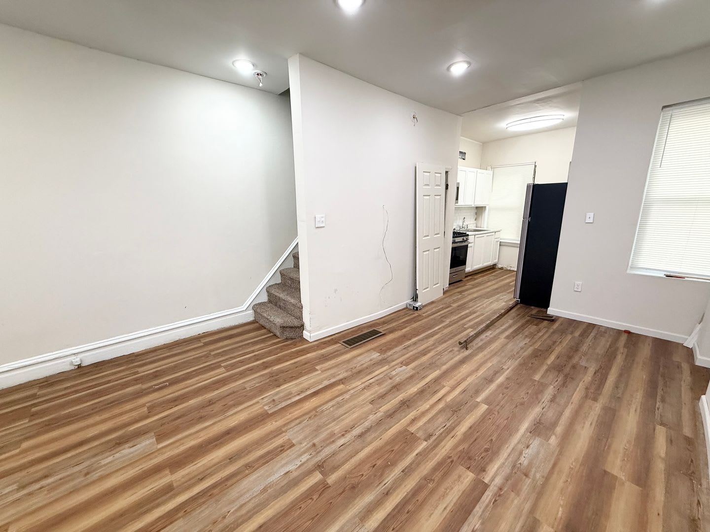 Stunning 2-Bed Townhome Near Temple University! Available NOW! – photo 5