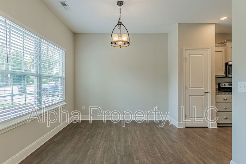 830 Chartwell Drive – photo 2