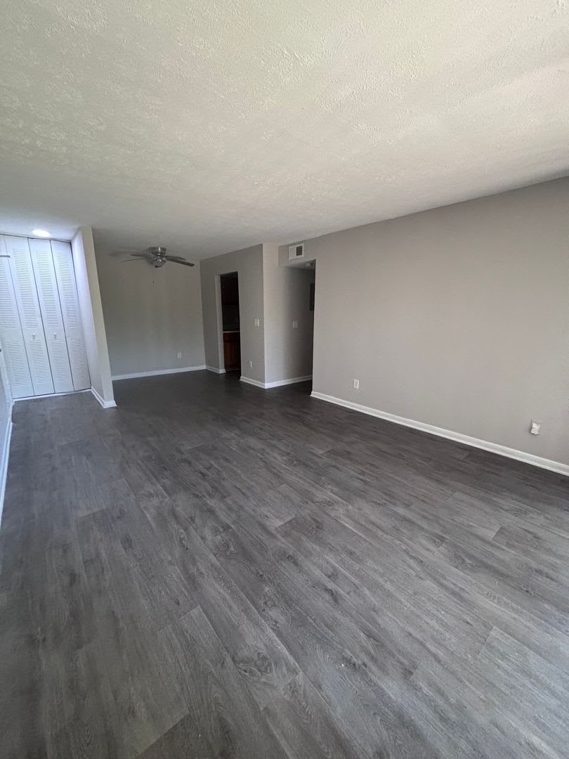 Great Location! **** Move in Special*** – photo 5