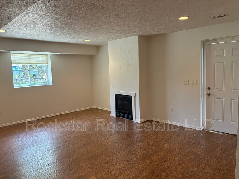 823 E Bismark Ave – photo 2