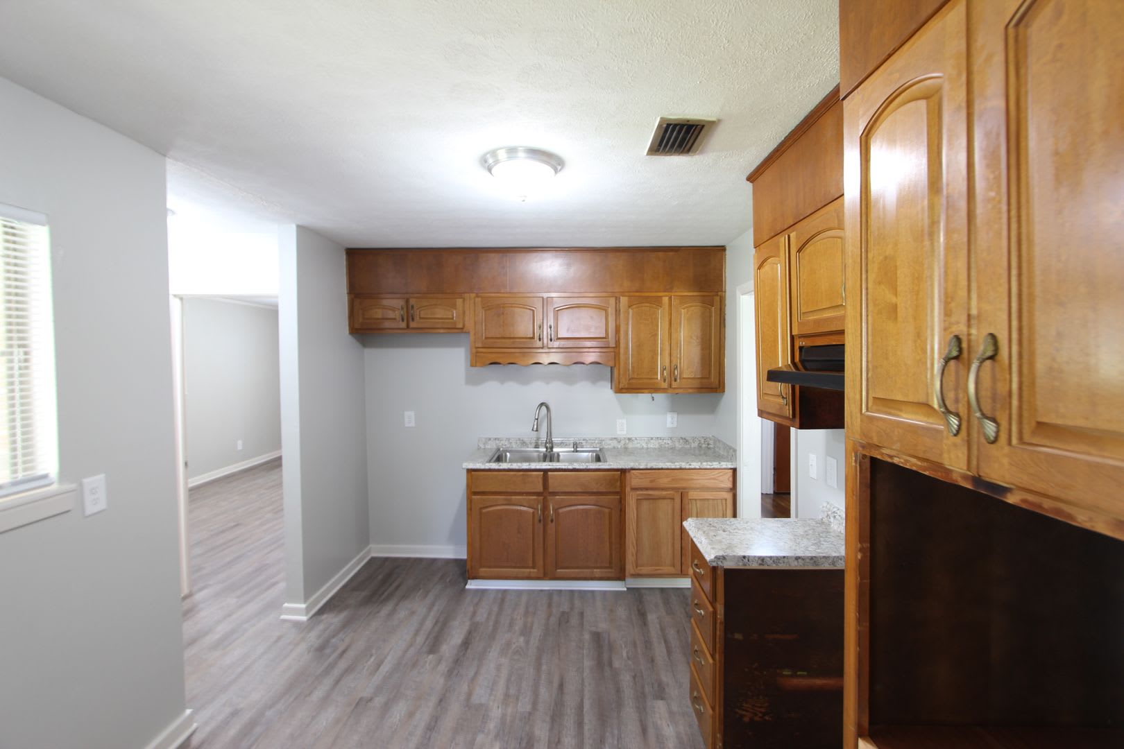 4BR 2BA New On The Market! Cute! Cute! Cute! Better Hurry To See This One!! – photo 5
