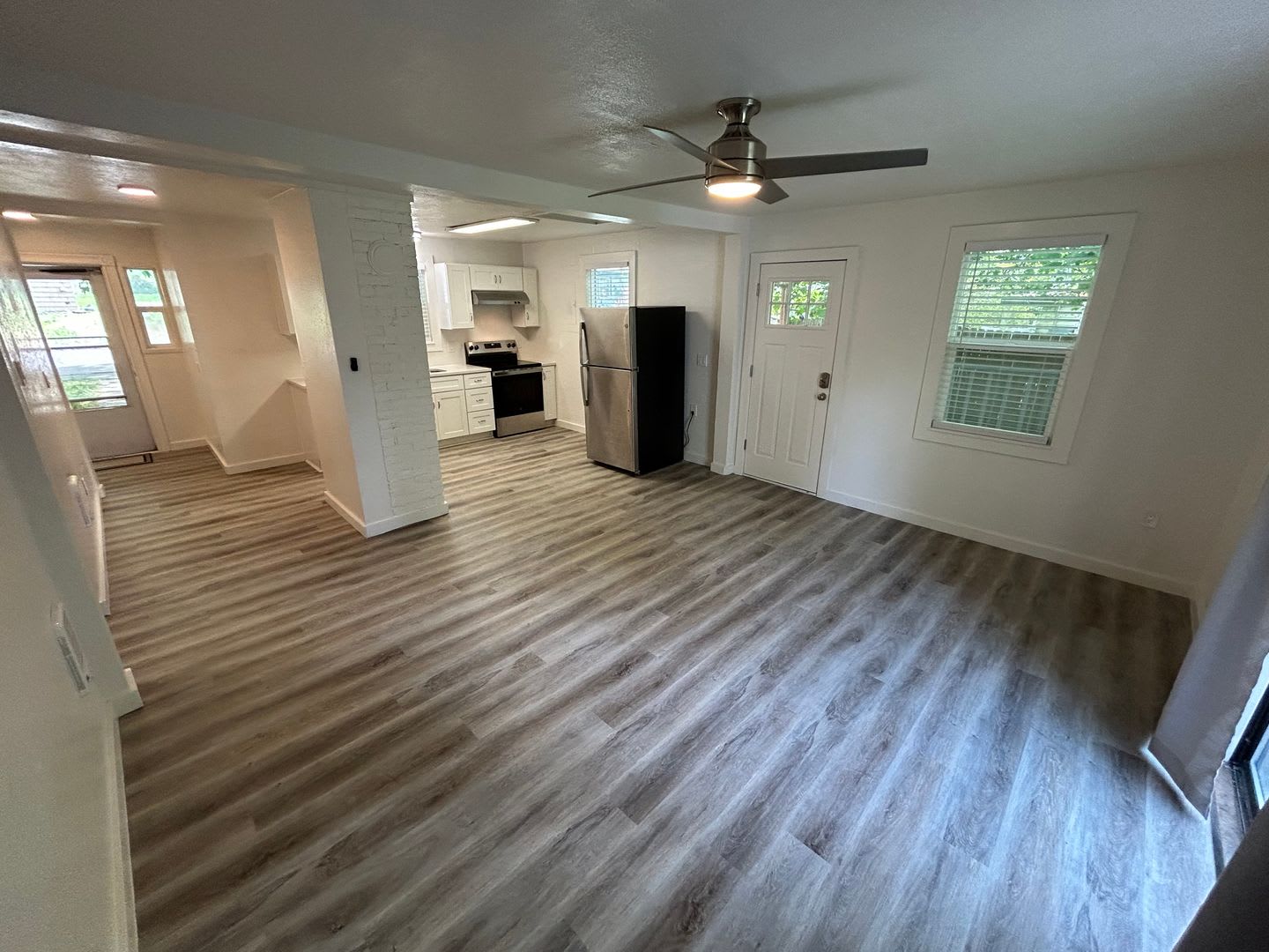 Cute 3 Bedroom, 1 Bathroom House on Sunset Hill! – photo 3