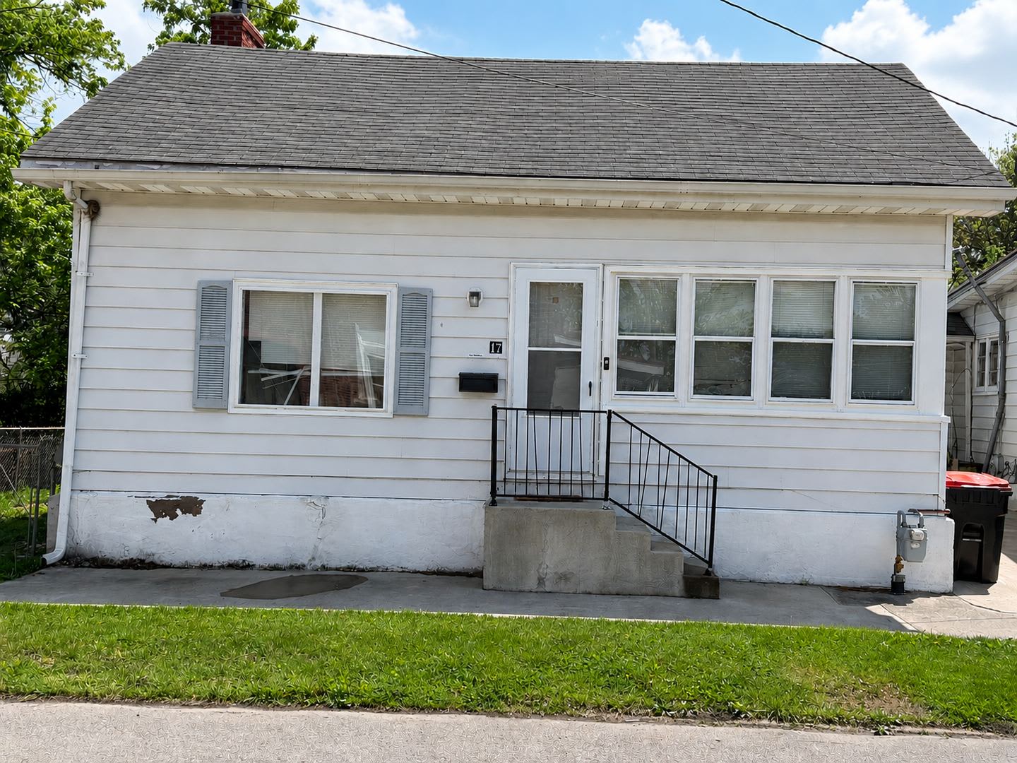 17 Poplar Ave 4-bedroom 1-Bathroom Home in Newark Oh – photo 1