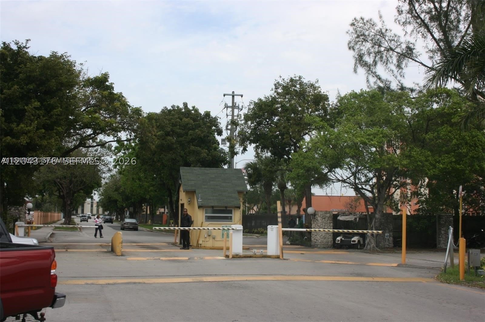 10000 NW 80th St – photo 1