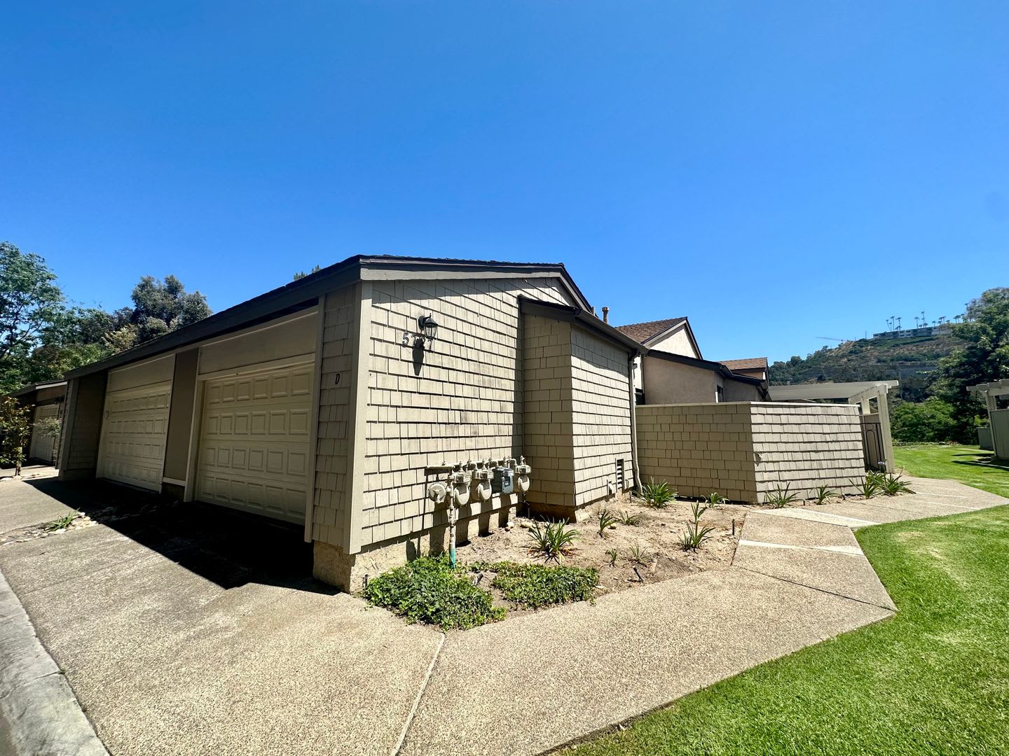 Lovely 3 bedroom 2 bath townhome In the Allied Gardens! – photo 1
