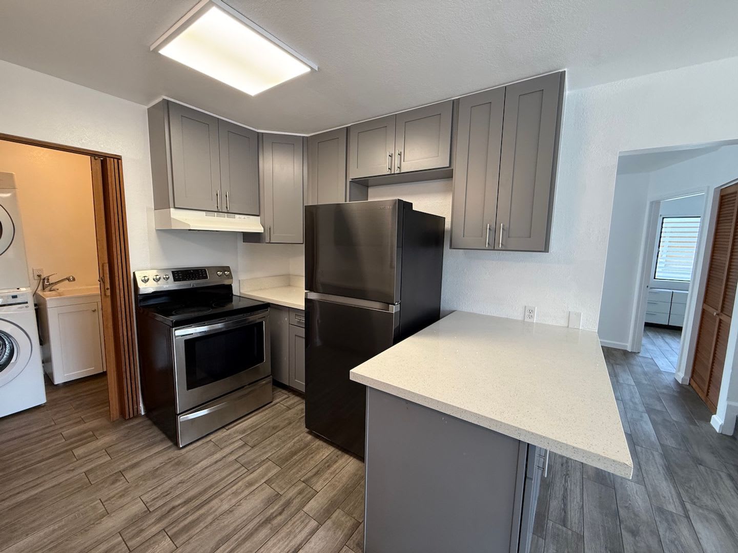 For Rent 949 8Th Ave Front – photo 5
