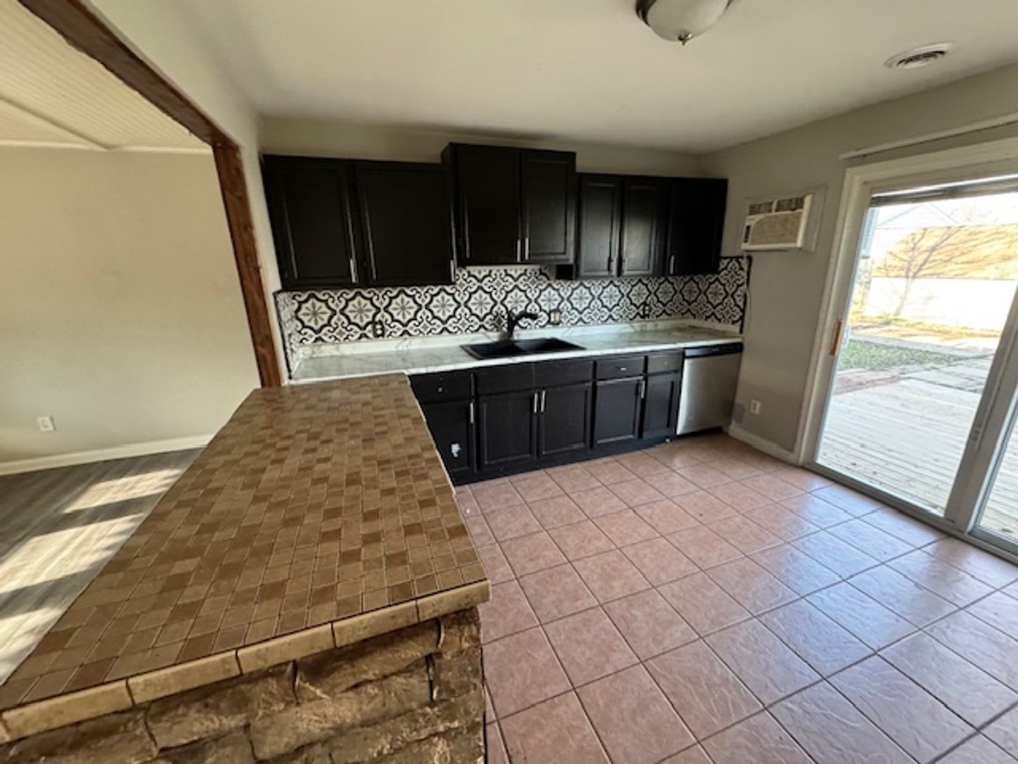 Spacious Roseville Three Bedroom home – photo 3