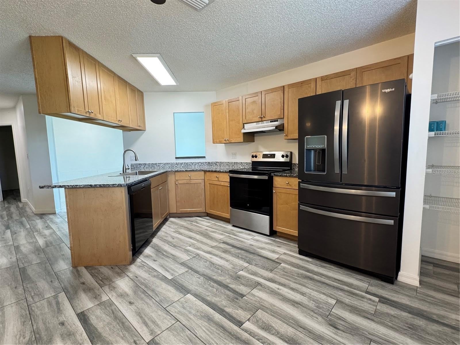 215 FERNWOOD ST – photo 4