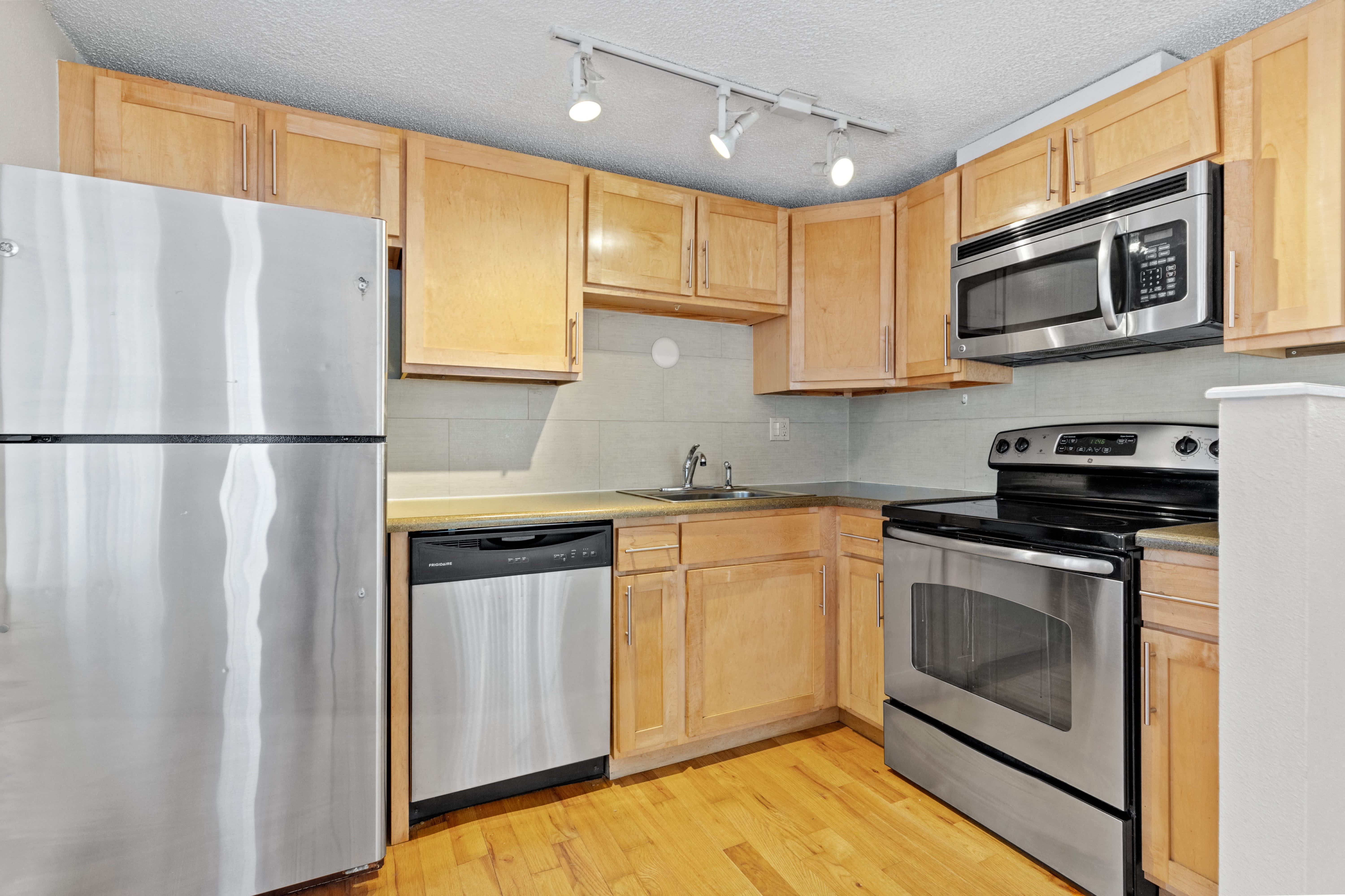 Lincoln Park Apartments – photo 3