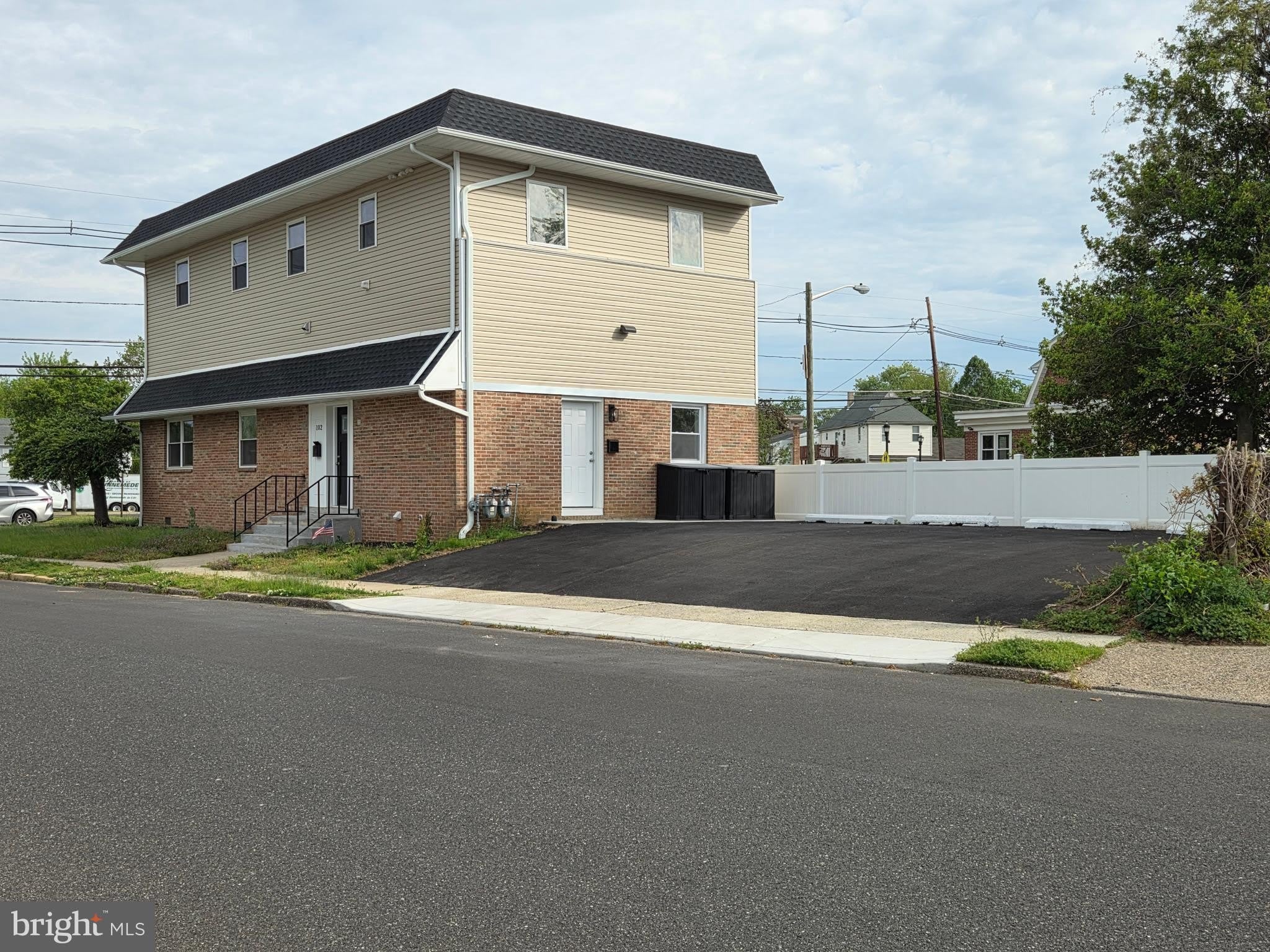102 E CLEMENTS BRIDGE Road – photo 3