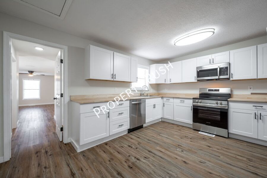 8229 Patterson Road – photo 1
