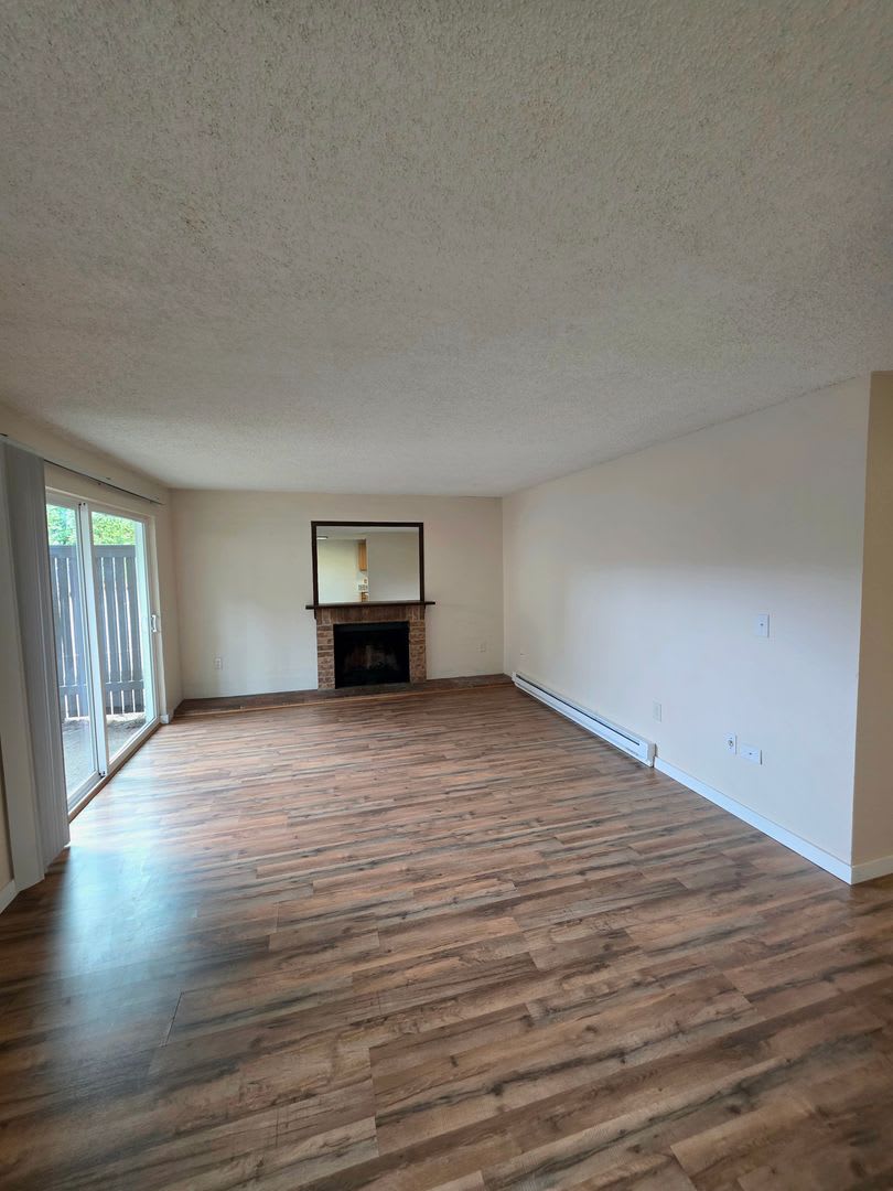 Renton Sunset Heights Condominiums 2 Bedroom 1 Bathroom Lower Floor Unit W S G Included Available Now – photo 3