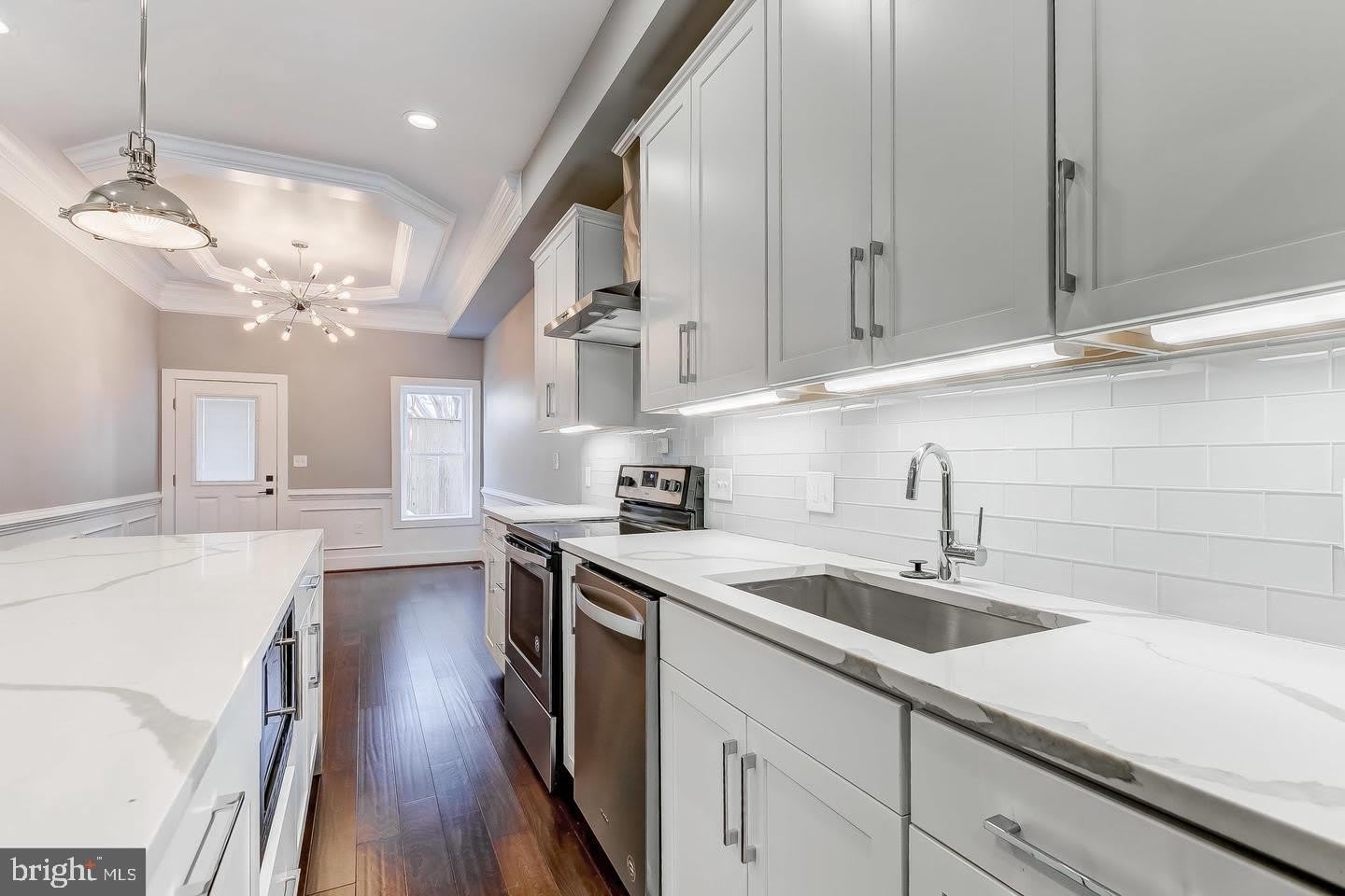 1440 S CHARLES Street – photo 3