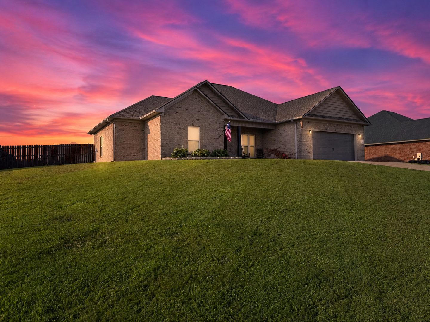 Beautiful 3 Bed 2 Bath Home With High Quality Finishes Fenced Backyard 2604 Etna Drive Chapel Hill Tn – photo 1
