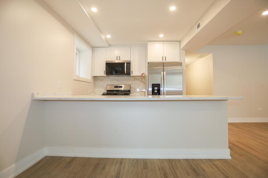 2230 West Wilson Ave – photo 1