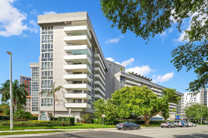 470 3rd Street South – photo 1
