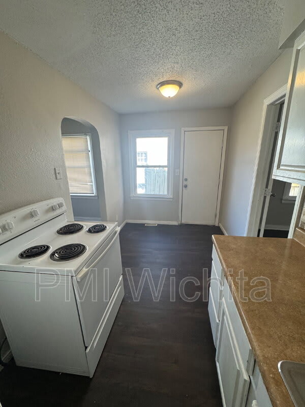 2513 East 9th Street North – photo 4