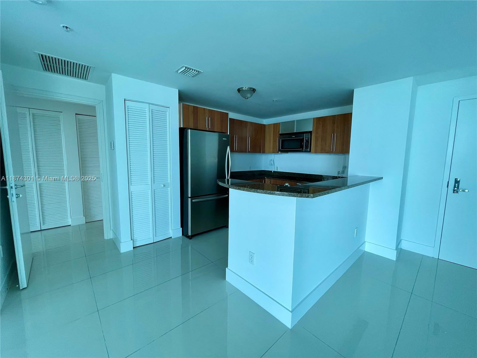 300 South Biscayne Boulevard – photo 5