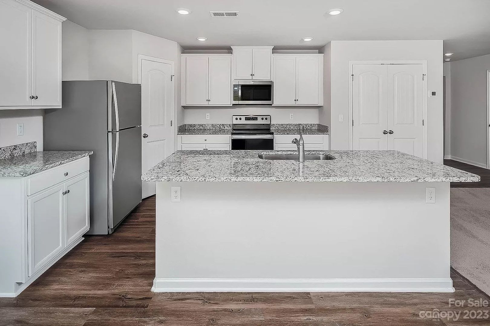 Room in 4 Bedroom Home at Nia Rd – photo 3