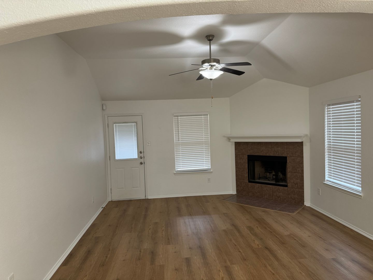 3 2 2 Fort Worth Side Of Granbury Gemstone Estates – photo 5