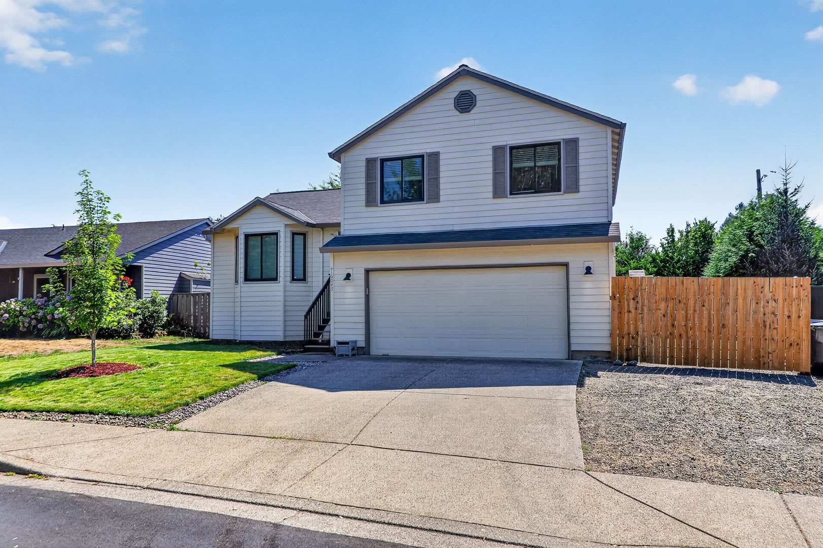 Beautifully Updated 3 Bedroom Tri Level Home In Sherwood – photo 2