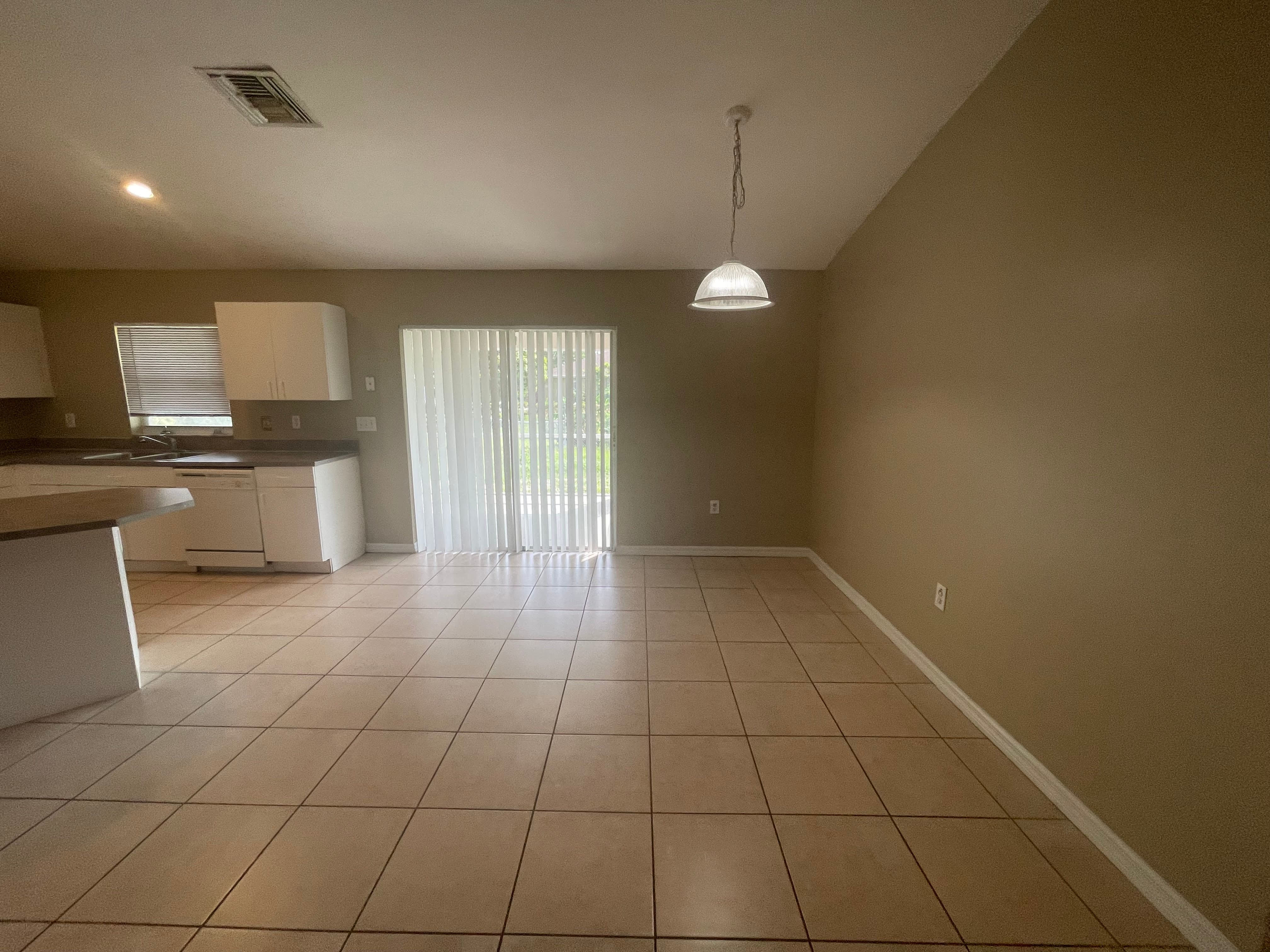 671 Dauphine Ave S – photo 4