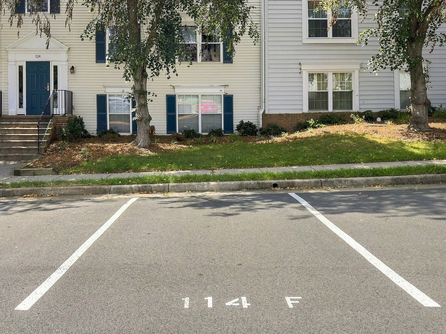Charming Top-Level 2BR/2BA Condo in the Heart of Leesburg – photo 4
