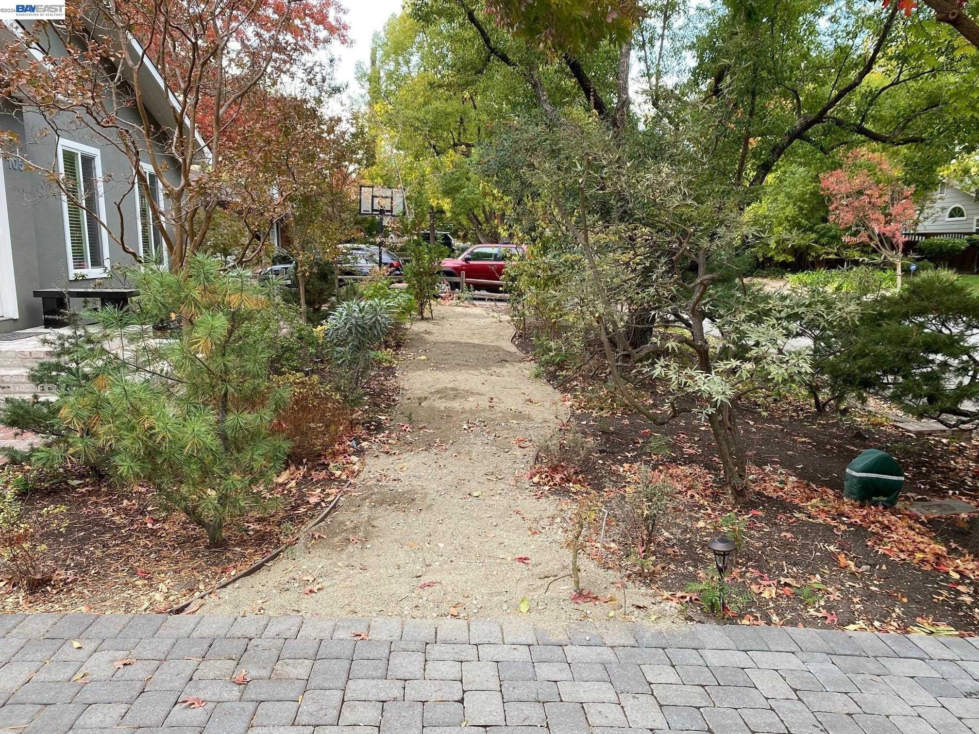 105 Roberta Ave – photo 3