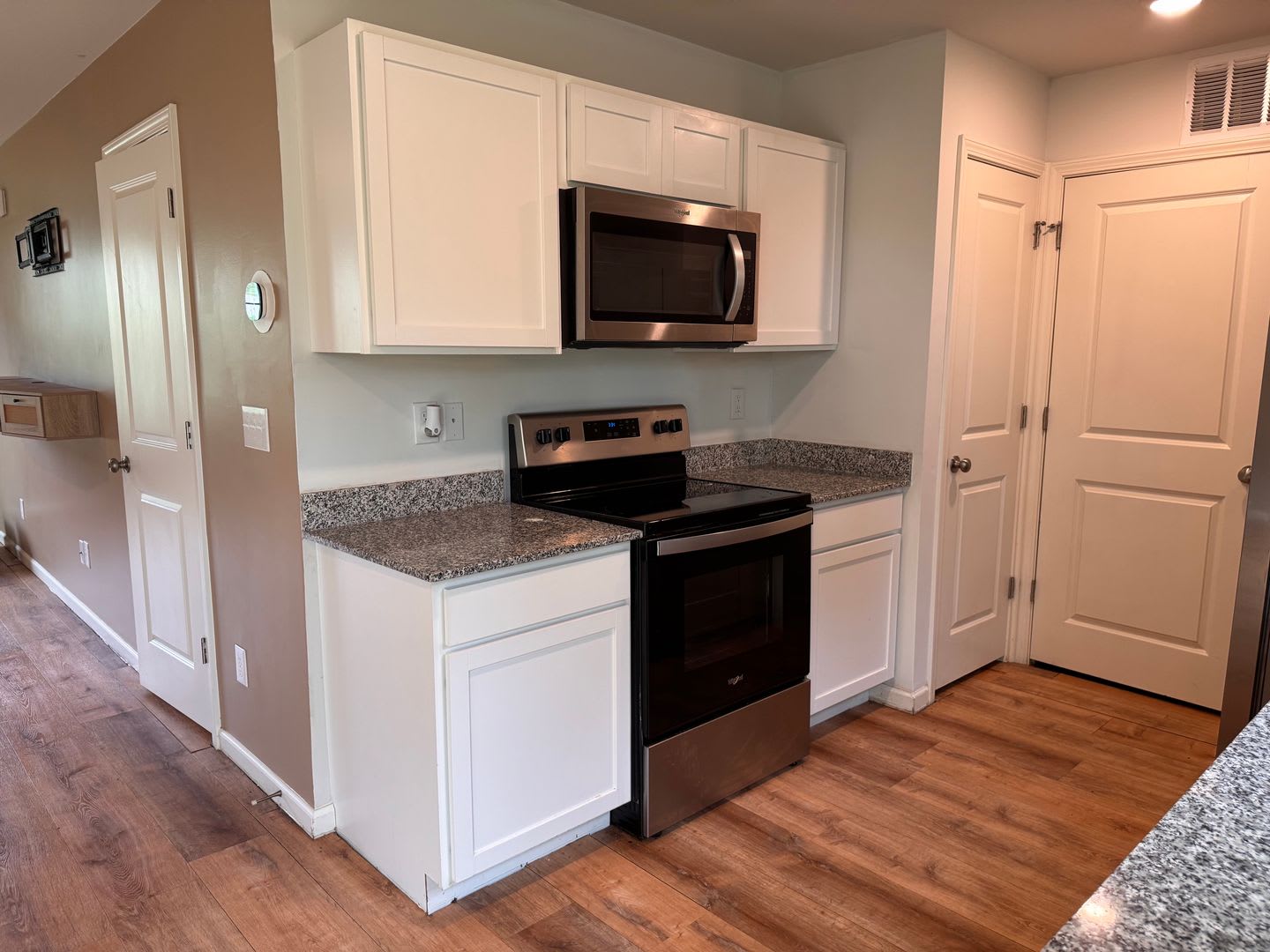 2 STORY 3 BED, 2.5 BATH HOME LOCATED IN DENTON!! – photo 5