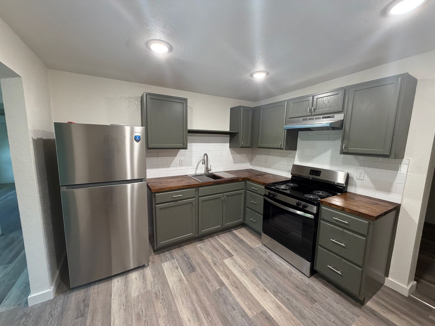 Newly Remodeled 2/1 with Large Backyard – photo 2
