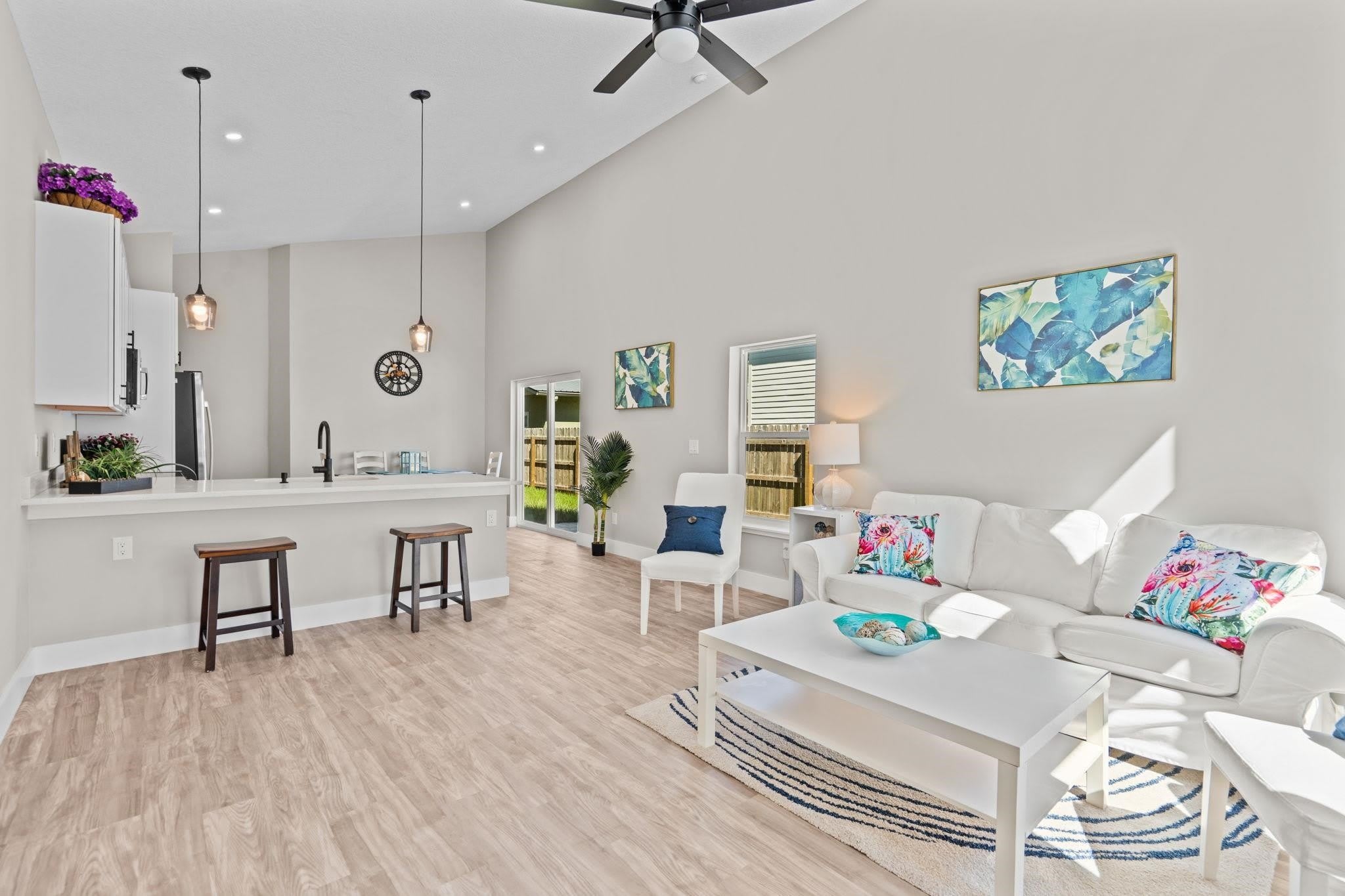 816 W 9Th St – photo 3