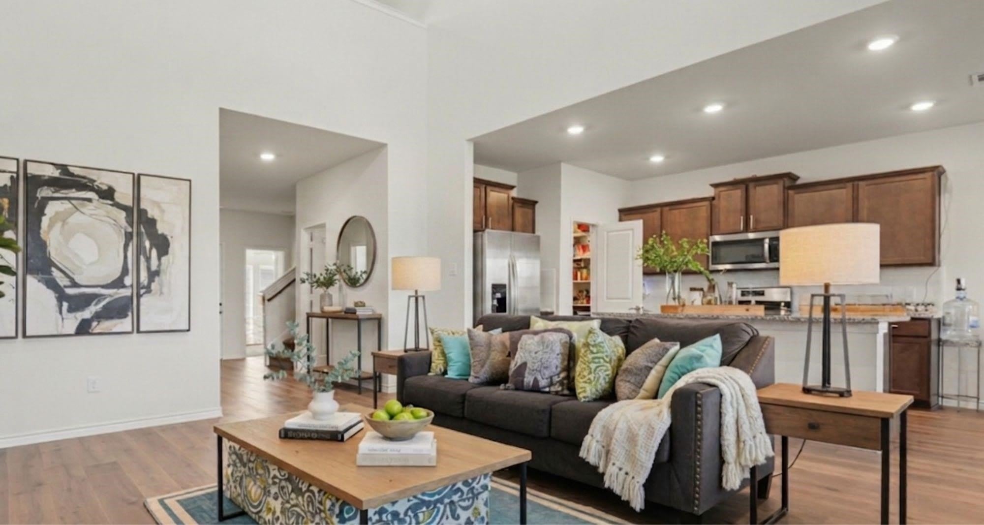 1613 Grand Villa Street – photo 3