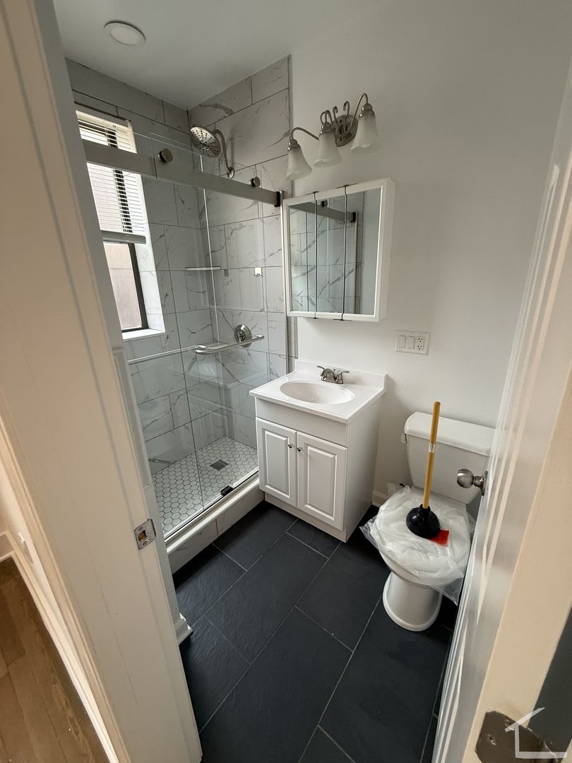 Fenway Living at Its Best – $2900 Spacious 1 Bedroom Available Now at 11 Queensberry Street – photo 5
