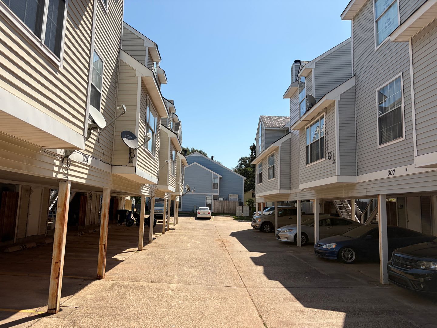 Remodeled 2 Bedroom Unit In Cobblestone – photo 2