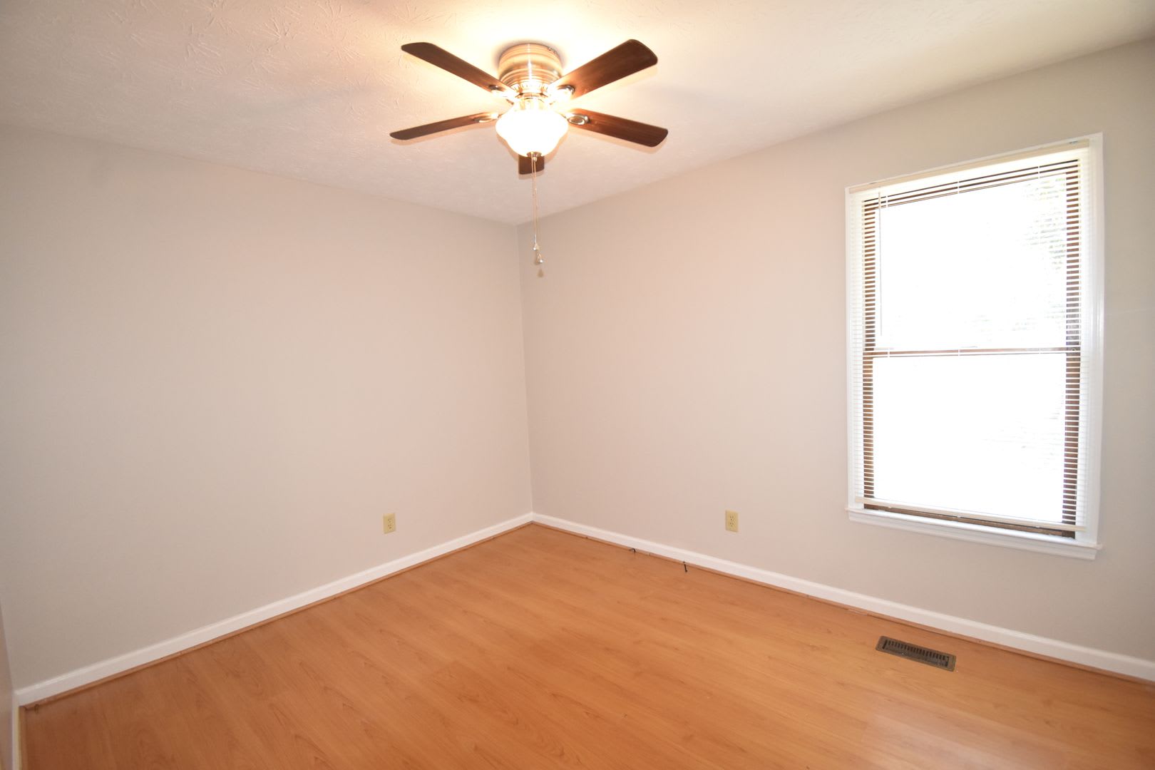 Coming Soon! 3 Bedroom and 2 Bath Home (Pets Considered) – photo 5